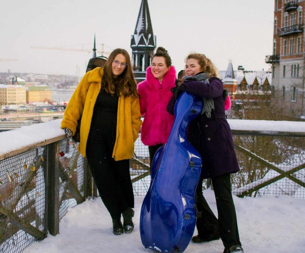 STRÅKTRION NORNA, Moderna poplåtar med klassisk stråkensamble